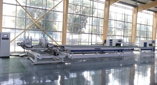 鋁合金門窗生產車間圖片派克機器