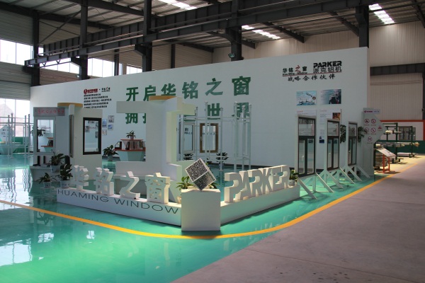 鋁合金門窗生產車間圖片派克機器