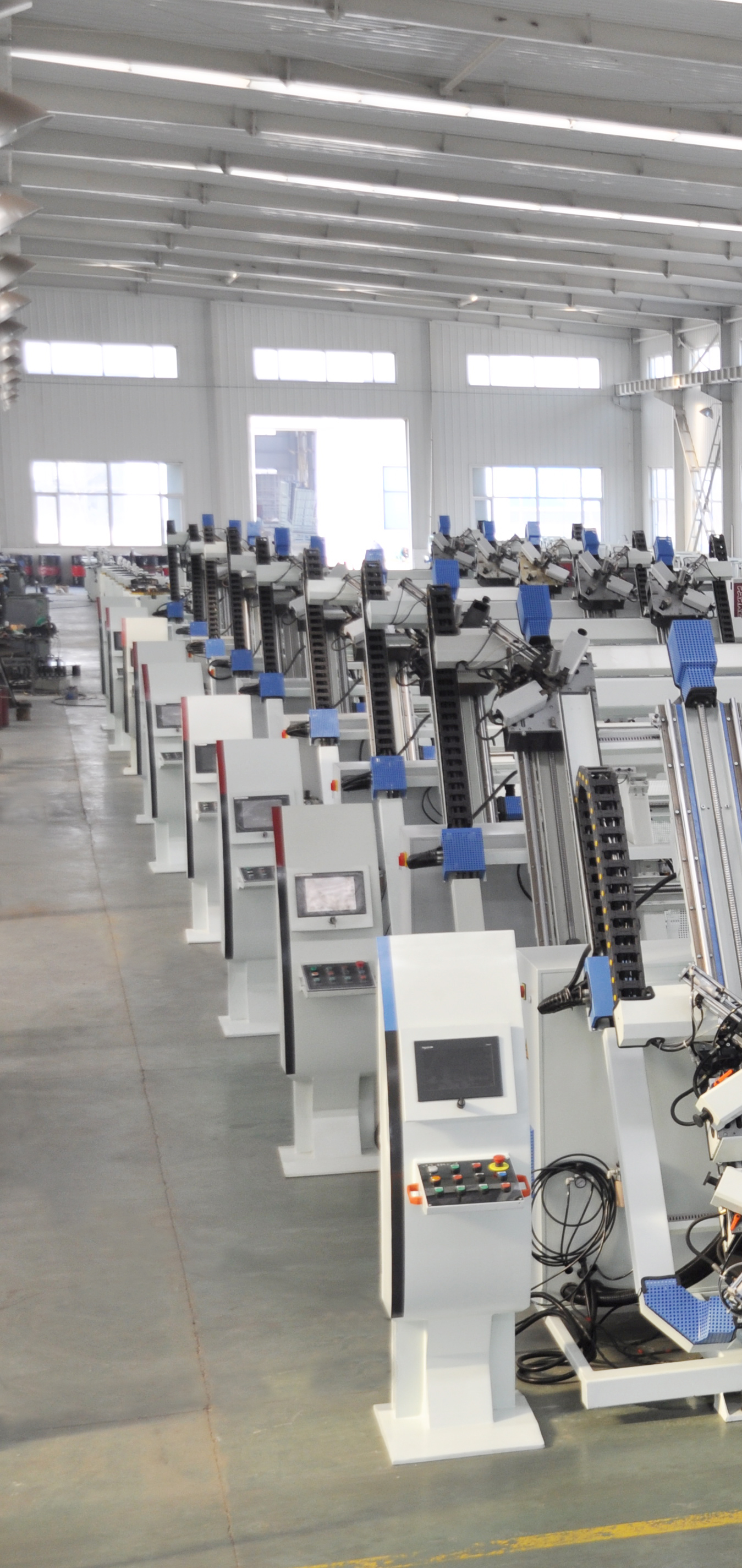 派克斷橋鋁門窗設備廠家